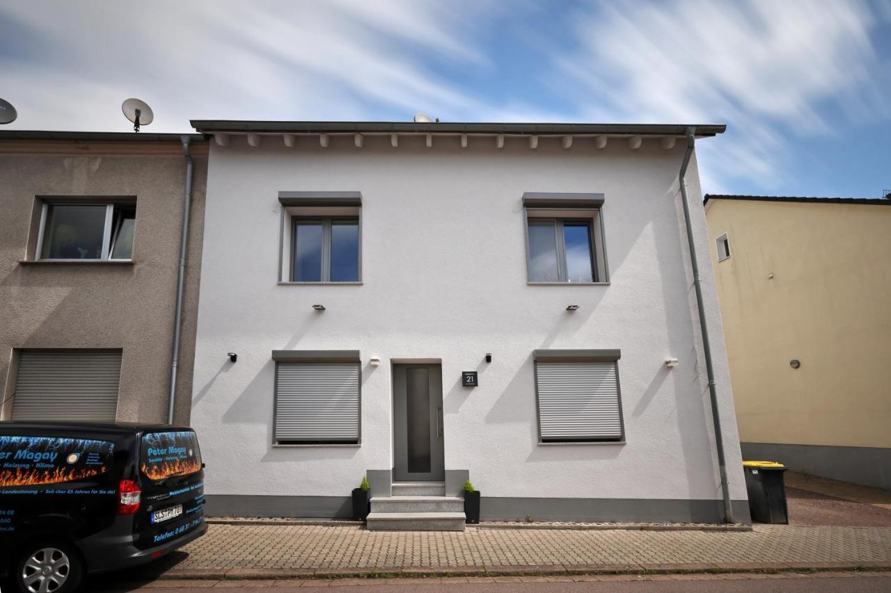 Modern Und Neu, Top Ausstattung Mit Kaffeevollautomat, 2X Netflix-Tv, Lueftungsanlage, Geschirrspueler Wallerfangen エクステリア 写真